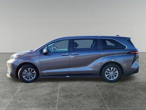 2021 Toyota Sienna XLE 7 Passenger