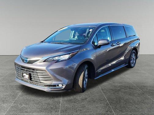 2021 Toyota Sienna XLE 7 Passenger