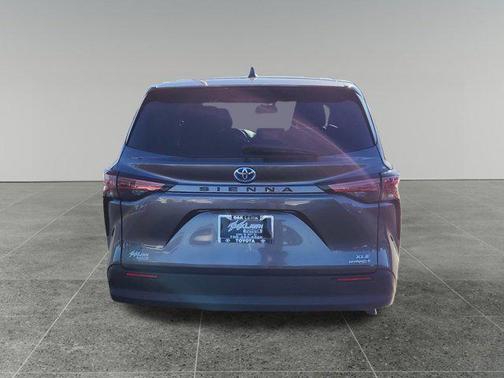 2021 Toyota Sienna XLE 7 Passenger
