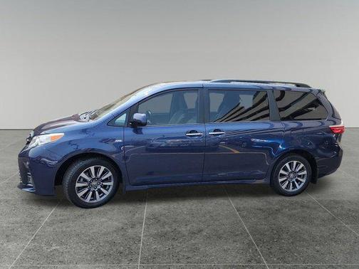 2020 Toyota Sienna XLE
