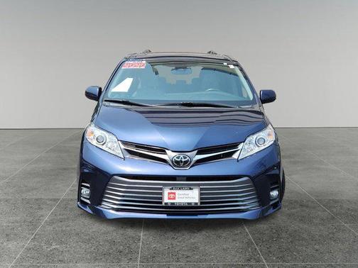 2020 Toyota Sienna XLE