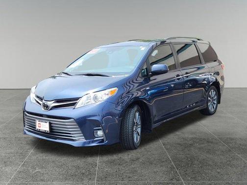 2020 Toyota Sienna XLE