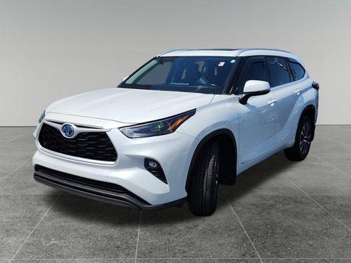 2022 Toyota Highlander Hybrid XLE