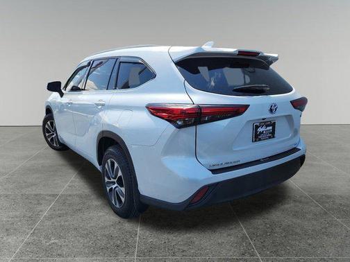 2022 Toyota Highlander Hybrid XLE