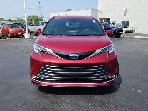2025 Toyota Sienna Limited 7-Passenger