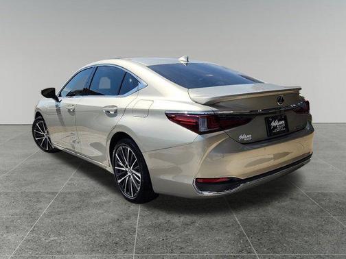 2025 Lexus ES 300h Base