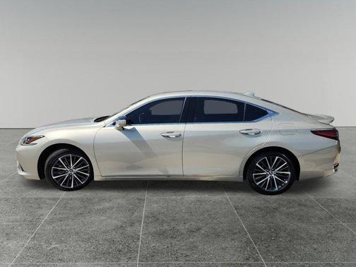 2025 Lexus ES 300h Base