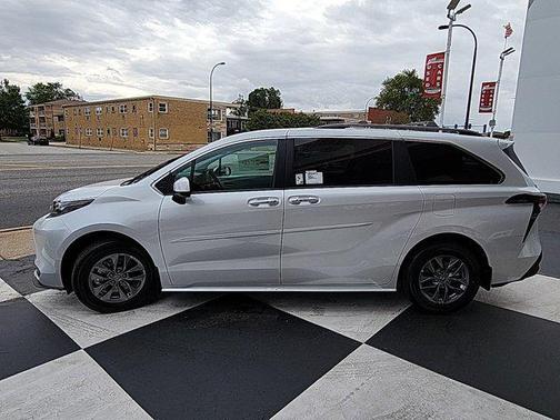 2025 Toyota Sienna XLE 7 Passenger