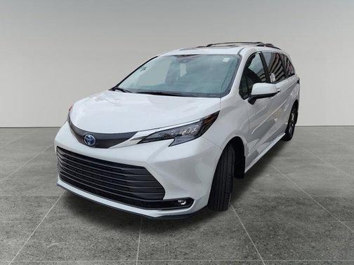 2025 Toyota Sienna XLE