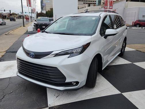 2025 Toyota Sienna XLE 7 Passenger