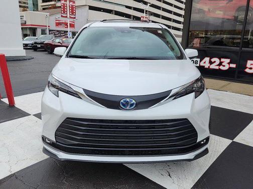2025 Toyota Sienna XLE 7 Passenger