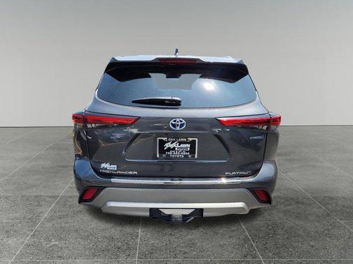 2023 Toyota Highlander Hybrid Platinum