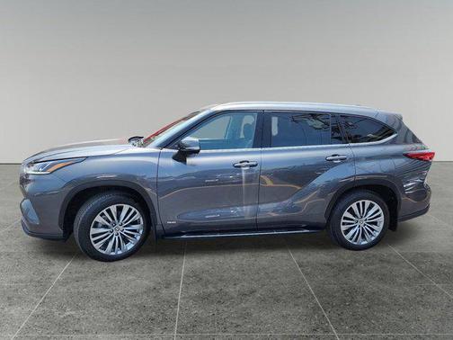 2023 Toyota Highlander Hybrid Platinum