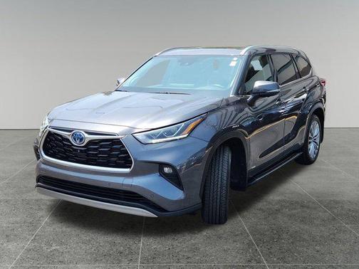 2023 Toyota Highlander Hybrid Platinum