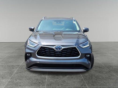 2023 Toyota Highlander Hybrid Platinum