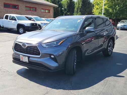 2024 Toyota Highlander XLE