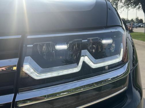 Deep Black Pearl 2019 Volkswagen Atlas 3.6L SE w/Technology