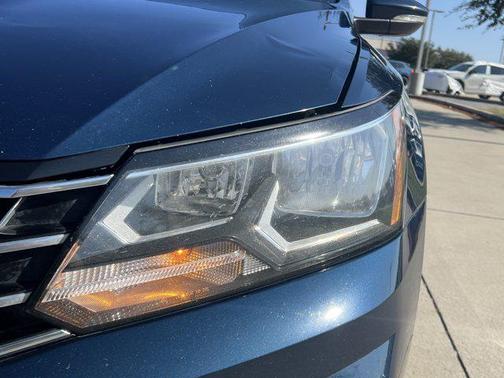 2018 Volkswagen Passat 2.0T R-Line