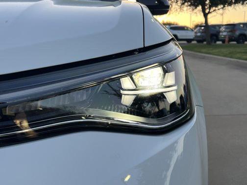 Pure White w/Deep Black Roof 2025 Volkswagen Taos 1.5T SE Black
