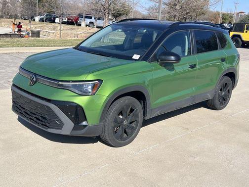 2025 Volkswagen Taos SE Black