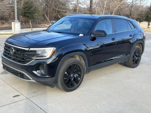 2025 Volkswagen Atlas Cross Sport 2.0T SE w/Technology 4MOTION