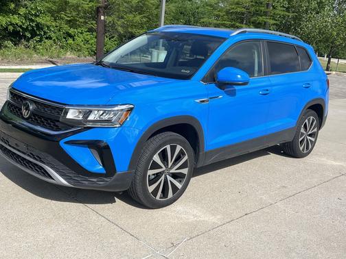 Cornflower Blue 2023 Volkswagen Taos 1.5T SE