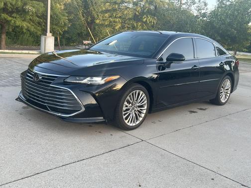 Midnight Black Metallic 2019 Toyota Avalon Limited