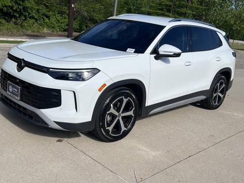 2025 Volkswagen Tiguan 2.0T SE