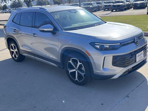 2025 Volkswagen Tiguan 2.0T SE