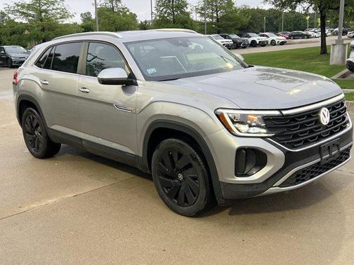 Silver Mist Metallic 2024 Volkswagen Atlas Cross Sport 2.0T SE w/Technology 4MOTION