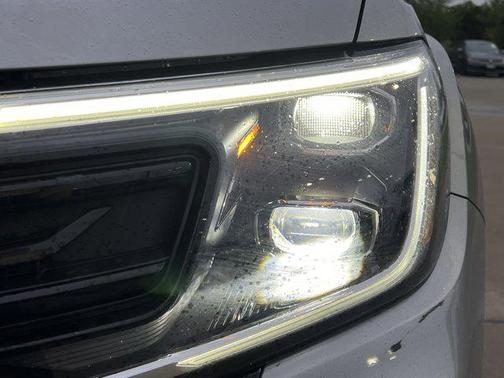 Silver Mist Metallic 2024 Volkswagen Atlas Cross Sport 2.0T SE w/Technology 4MOTION