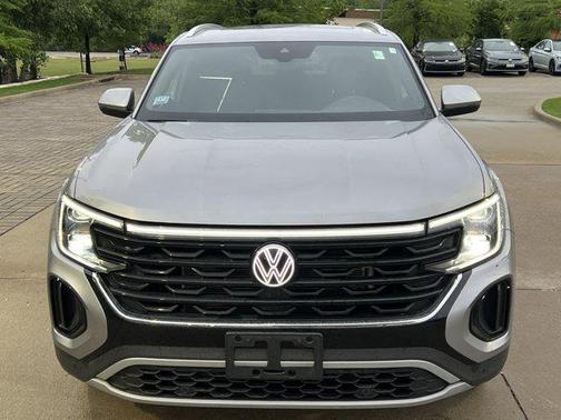 Silver Mist Metallic 2024 Volkswagen Atlas Cross Sport 2.0T SE w/Technology 4MOTION