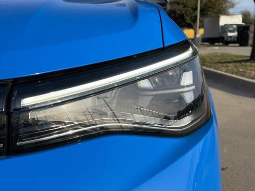 2025 Volkswagen Taos SE Black