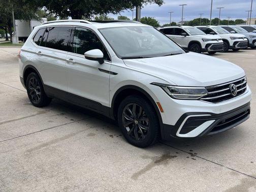 Opal White Pearl 2023 Volkswagen Tiguan 2.0T SE 4MOTION