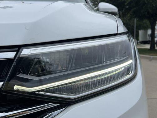Opal White Pearl 2023 Volkswagen Tiguan 2.0T SE 4MOTION