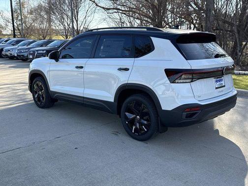 2025 Volkswagen Taos 1.5T SE Black