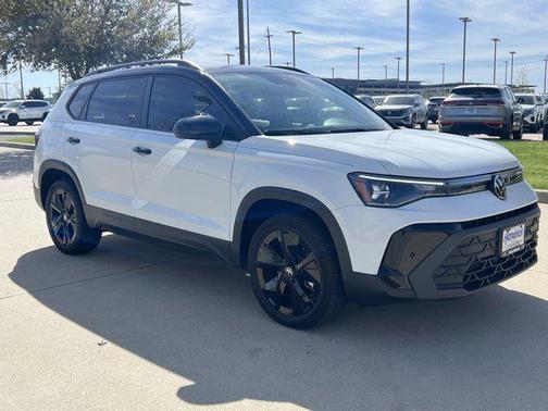 2025 Volkswagen Taos SE Black