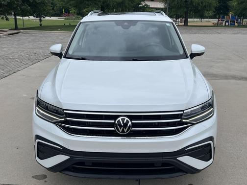 Opal White Pearl 2023 Volkswagen Tiguan 2.0T SE
