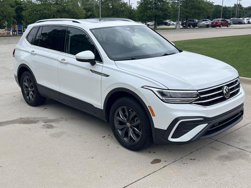 Opal White Pearl 2023 Volkswagen Tiguan 2.0T SE