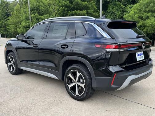 Deep Black Pearl 2026 Volkswagen Tiguan 2.0T SE