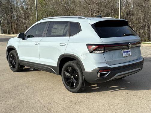 Monument Gray 2026 Volkswagen Taos SE
