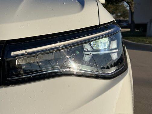 Pure White 2025 Volkswagen Taos 1.5T SE