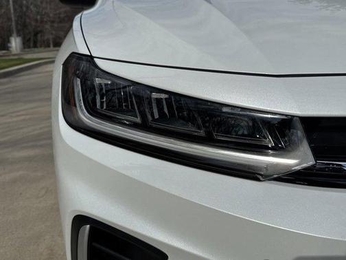 Opal White Pearl 2026 Volkswagen Jetta 1.4T SE