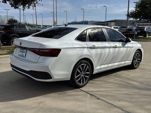 Opal White Pearl 2026 Volkswagen Jetta 1.4T SE