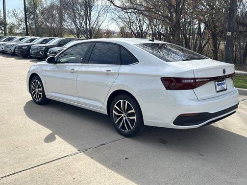 Opal White Pearl 2026 Volkswagen Jetta 1.4T SE