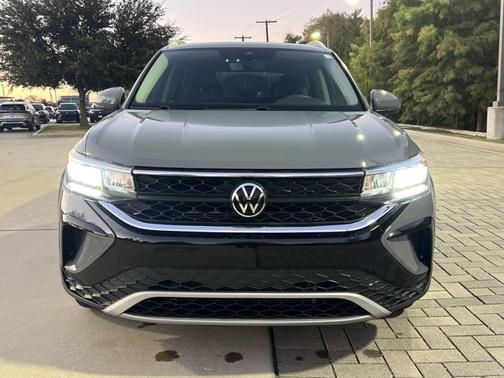 Pure Gray 2023 Volkswagen Taos 1.5T SE