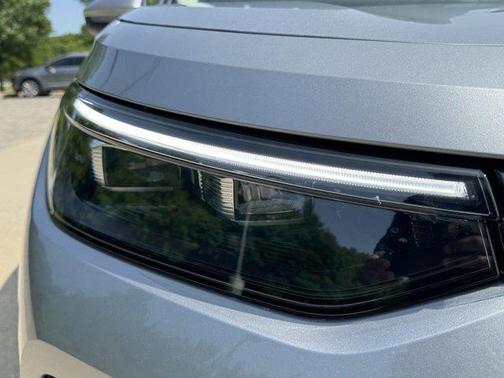 Pyrite Silver Metallic 2026 Volkswagen Tiguan 2.0T SE