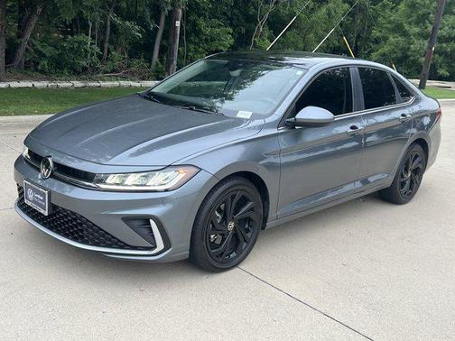 Platinum Gray Metallic 2025 Volkswagen Jetta 1.5T SE