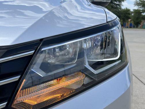 2018 Volkswagen Passat 2.0T SE