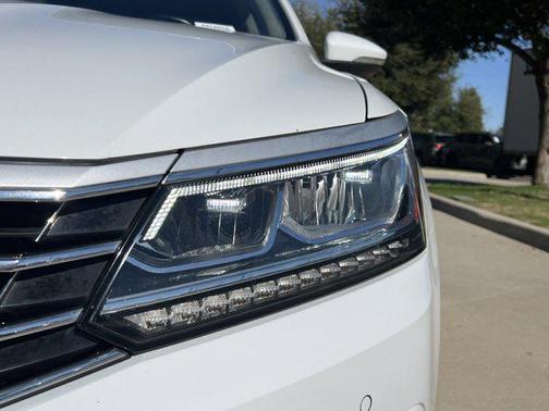 2017 Volkswagen Passat 1.8T SE w/Technology